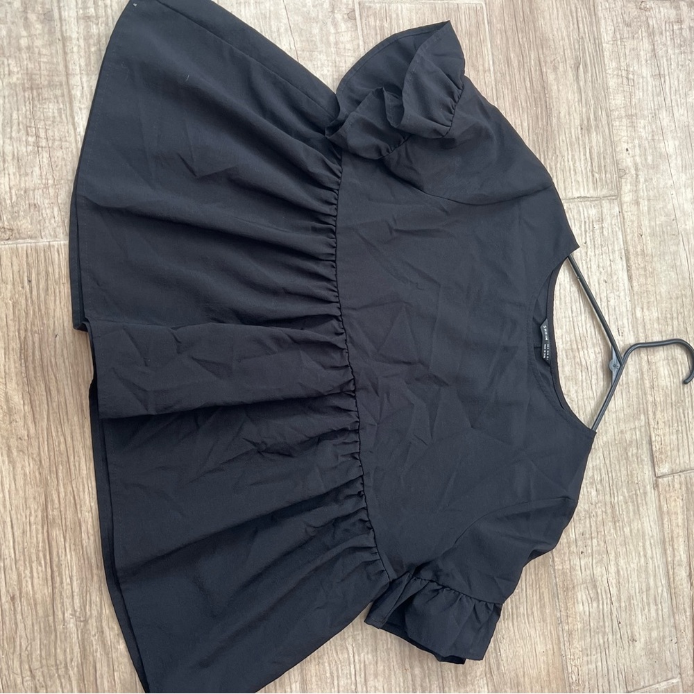 SHEIN Black Ruffle Hem Top